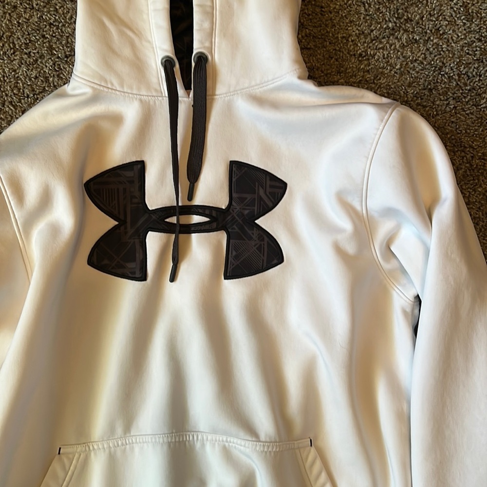 Men’s Under Armour hoodie size large